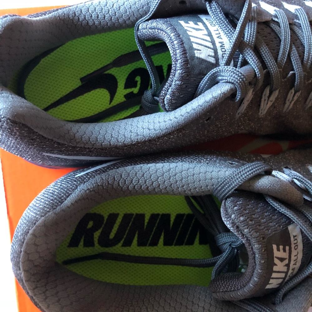 Nike Zoom Running Shoes Gray Size 9 Mens New NIB - Picture 6 of 8